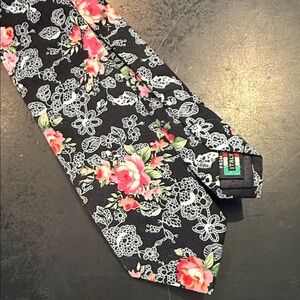 Q BRAND Black SKINNY Tie with Floral Design